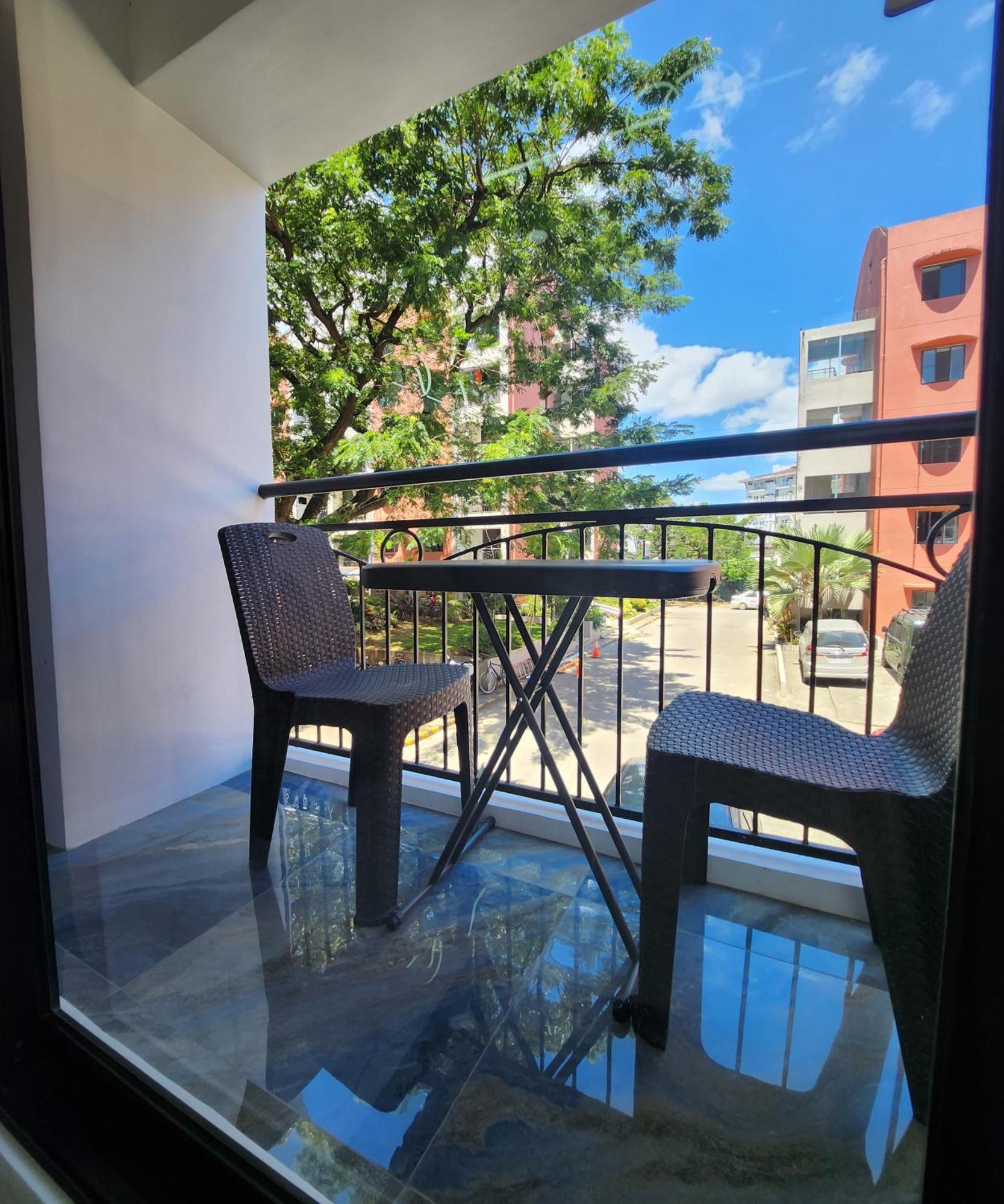 Condo Azur Suites B207 Near Airport, Netflix, Stylish, Cozy With Swimming Pool Île de Mactan Extérieur photo