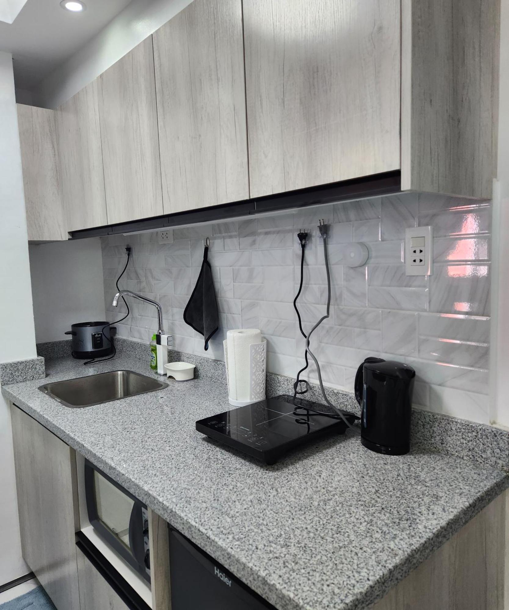 Condo Azur Suites B207 Near Airport, Netflix, Stylish, Cozy With Swimming Pool Île de Mactan Extérieur photo