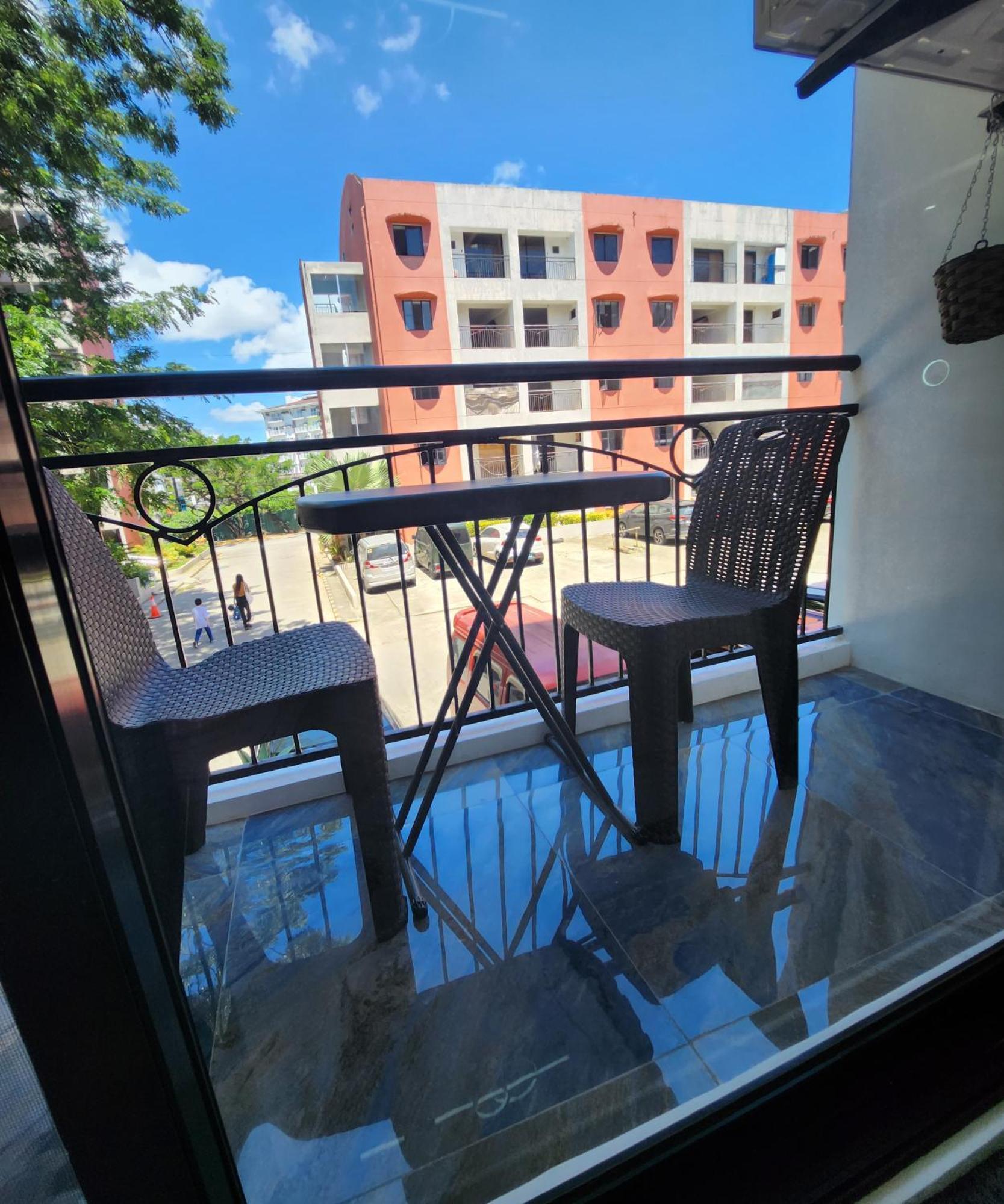 Condo Azur Suites B207 Near Airport, Netflix, Stylish, Cozy With Swimming Pool Île de Mactan Extérieur photo